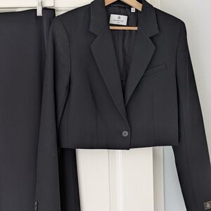 Cropped Aritzia Babaton Blazer